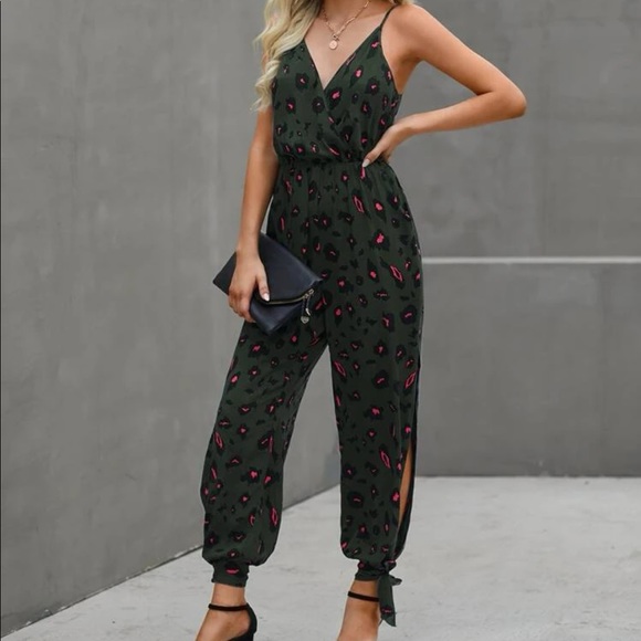 SHEIN Pants - 🖤3 for $20🖤 Shein Animal print jumpsuit